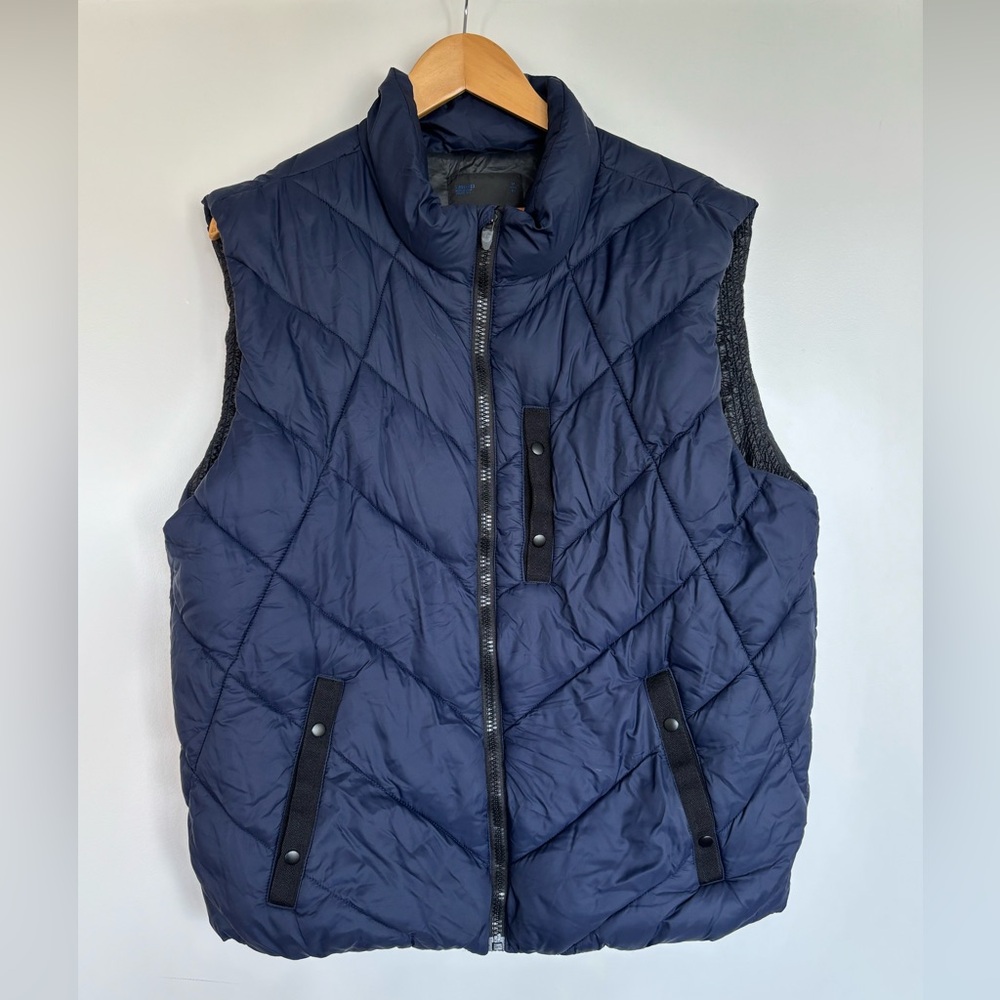 Gap 22” PTP Men's Quilted Puffer Vest, Navy Blue and Black, Size XXL.
